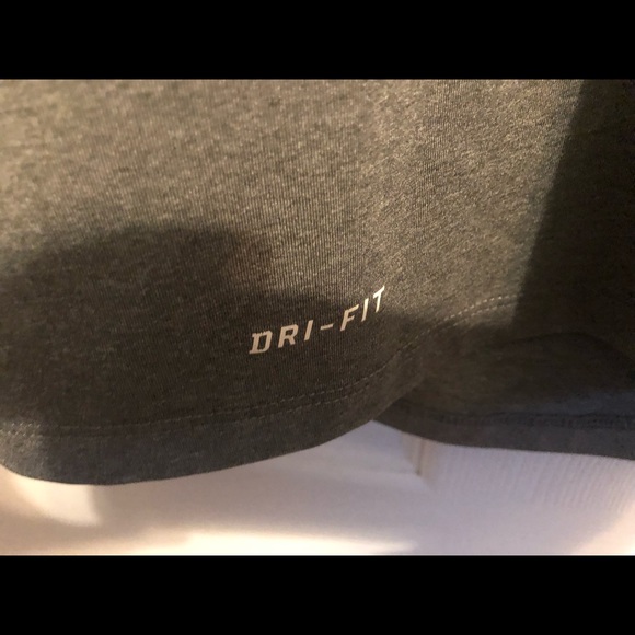 Women’s Nike Training short sleeve top Sz Small - Picture 4 of 5